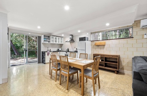 Margaret River Ski Chalet | River Tree Chalet |Home by the River