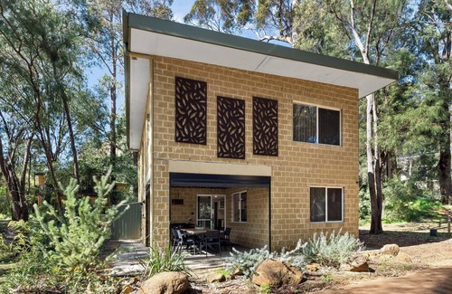 Margaret River Ski Chalet | River Tree Chalet |Home by the River