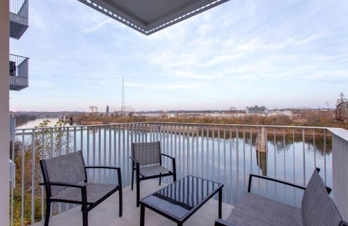 North Capitol Apartment | River View, Central, Elevator, Private Parking