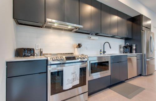 North Capitol Apartment | River View, Central, Elevator, Private Parking