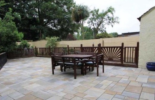 Hillingdon Apartment | River view flat close to Heathrow/Windsor