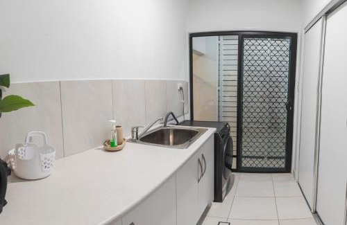 Oonoonba House | River View Haven