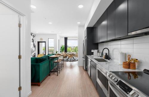 North Capitol House | River View High-End Condo with Private Patio and FREE Parking