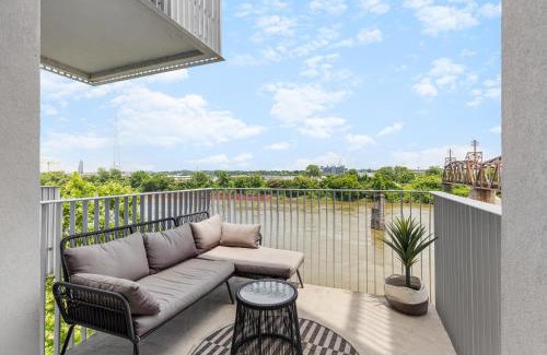 North Capitol House | River View High-End Condo with Private Patio and FREE Parking