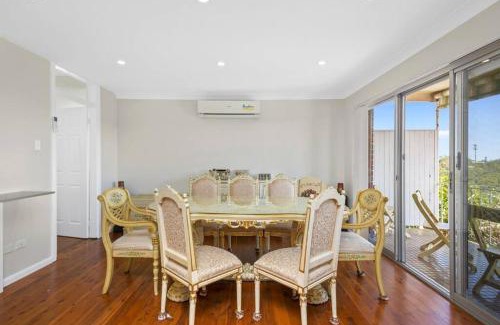 Lane Cove West House | River View Oasis: Spacious 3-Bed House with Pool