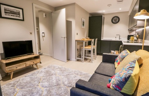 Backbarrow Cottage | RIVER VIEW, romantic in Backbarrow
