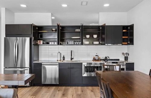 North Capitol Apartment | River View-Walk to Broadway and Bridgestone Arena