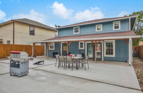 Jefferson House | River Walk Haven - Spacious Retreat in San Antonio, TX.
