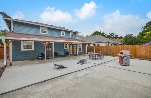 Jefferson House | River Walk Haven - Spacious Retreat in San Antonio, TX.