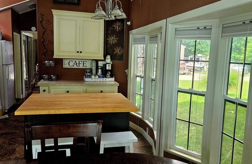 West Olive Cottage | River with boat launch and lake. Kayaks and paddle boards included!