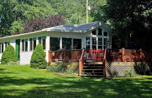 West Olive Cottage | River with boat launch and lake. Kayaks and paddle boards included!