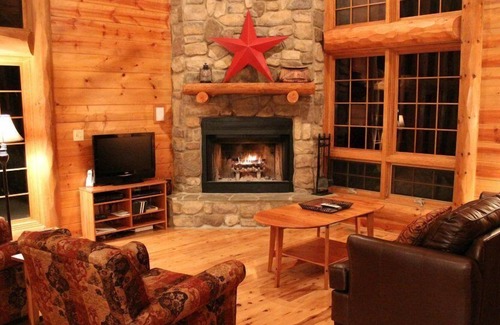 Bentonville Cabin | River Woods Retreat - Rustic Luxury in the Shenandoah Valley