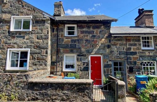Beddgelert House | Riverbank Cottage