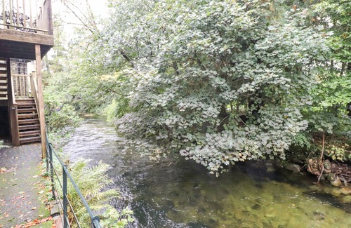 Grasmere Cottage | Riverbank
