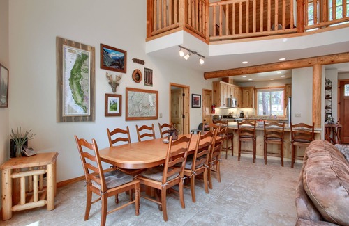 North Wawona House | Rivercrest Lodge with Hot Tub-Pool Table-Firepit