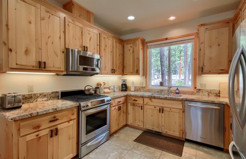 North Wawona House | Rivercrest Lodge with Hot Tub-Pool Table-Firepit