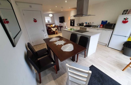 Cleethorpes House | Riverdale House - 4 Bedrooms