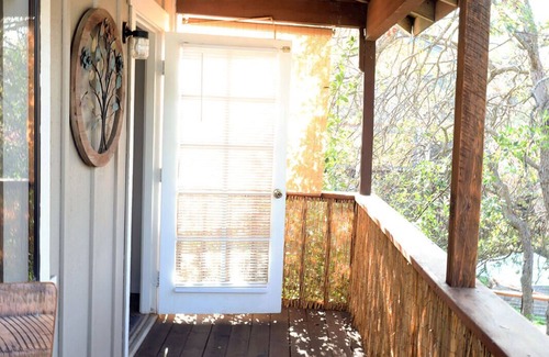 Three Rivers House | Riverfront 1 bdrm private bungalow near Sequoia National Park