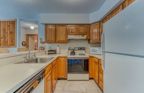 Lincoln House | Riverfront-Balcony-Loon Shuttle