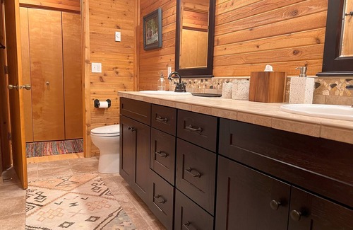 Swan Valley House | Riverfront Bliss: Unwind in a Serene Cabin on the South Fork of the Snake River