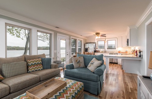 Jeffersonville House | RIVERFRONT - Boat Slips - 10 Min to Dtown Lville