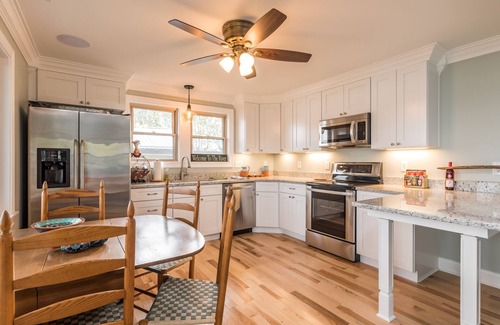 Jeffersonville House | RIVERFRONT - Boat Slips - 10 Min to Dtown Lville