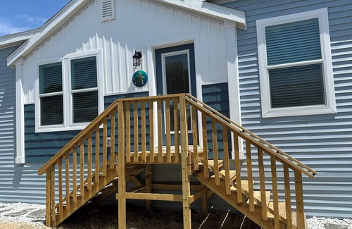 Welaka House | RIVERFRONT BRAND NEW BEAUTIFUL 3-BR Home Welaka, Deck, Dock BRING YOUR OWN BOAT!
