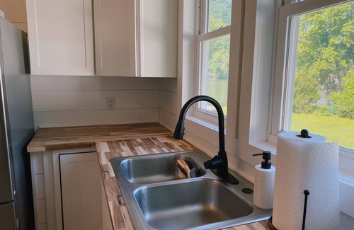 Gauley Bridge House | Riverfront Bungalow on the New River Dries