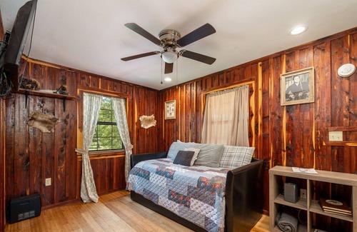Murfreesboro Cabin | Riverfront Cabin on the Little Missouri 3 bed, 3 bath TriPlex