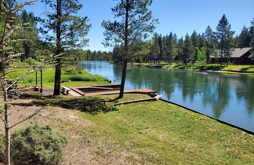 Three Rivers Cabin | Riverfront Cabin - Sunriver/Mt.Bachelor, HotTub, Pet Friendly!