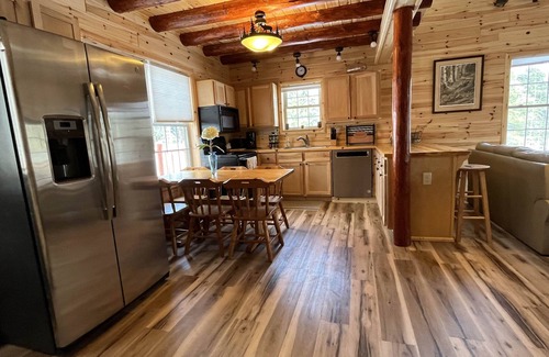 Luzerne Cabin | Riverfront Cabin : The Cozy Brown Trout Lodge