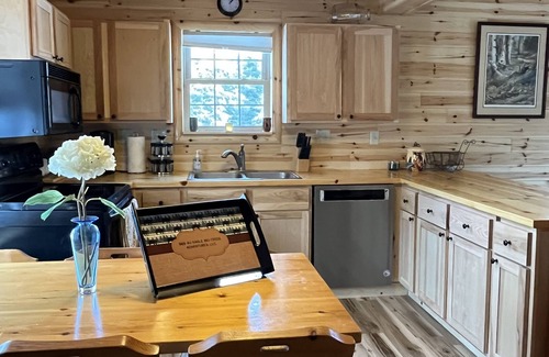Luzerne Cabin | Riverfront Cabin : The Cozy Brown Trout Lodge