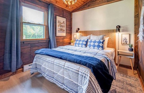 Hedgesville Cabin | Riverfront Cabin with an Outdoor Living Experience