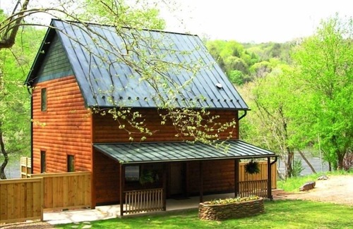 Alexander Cabin | RIVERFRONT Cabin with HOT TUB Close to Asheville. CONTACT HOST before booking.