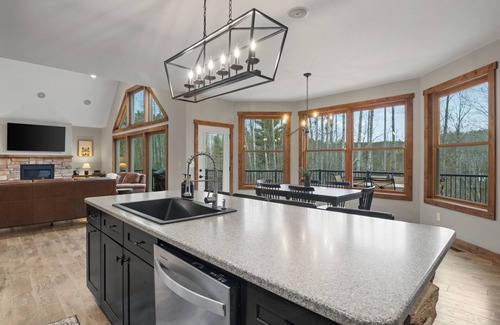 Thompsonville Ski Chalet | Riverfront Chalet on 5 acres~GameRoom~Spa~Gym~Firepit~Theater~2min to CrystalMtn