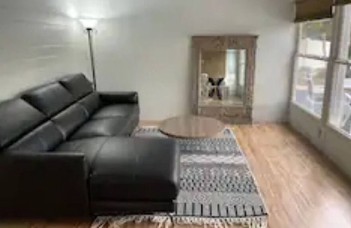Stuart House | Riverfront Cottage w/kayak 3/2 new renovation