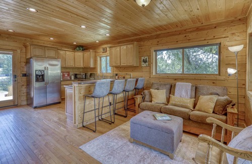 Pagosa Springs Cabin | Riverfront Cozy Cabin, Gas Fireplace, Pet-Friendly, Close to Downtown, Skiing, and Hiking Adventures