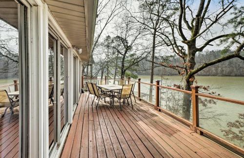 Piney House | Riverfront Deck and Fire Pit Hot Springs Retreat!