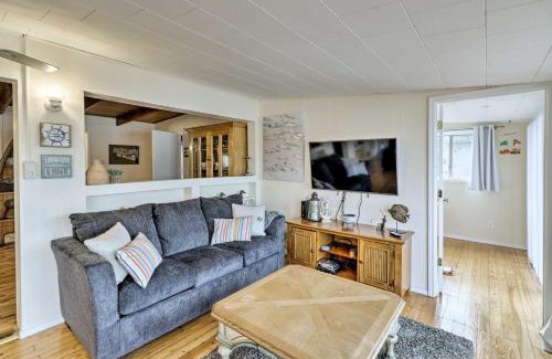 Piney House | Riverfront Deck and Fire Pit Hot Springs Retreat!
