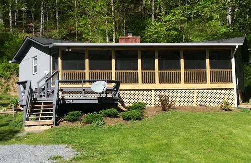 Fishers Hill Cabin | Riverfront Getaway Cabin