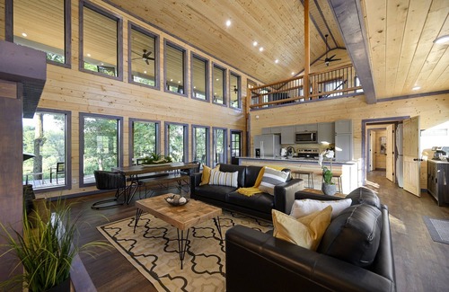 Golden Cabin | Riverfront/HeatedPool/GameRoom/Kayak/Fish