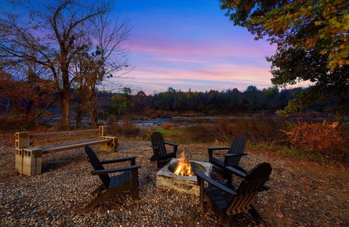 Golden Cabin | Riverfront/HeatedPool/GameRoom/Kayak/Fish
