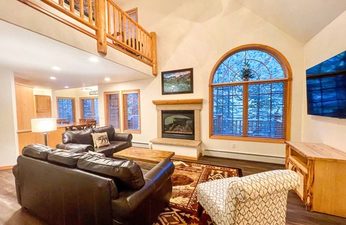 Fall River Estates House | Riverfront Home at the entrance of Rocky Mountain National Park