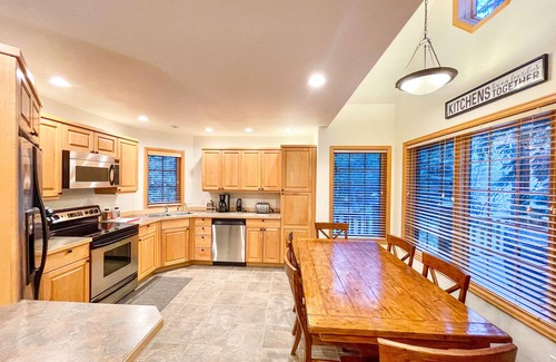 Fall River Estates House | Riverfront Home at the entrance of Rocky Mountain National Park