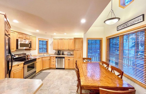 Fall River Estates Cabin | Riverfront Home at the entrance of Rocky Mountain National Park