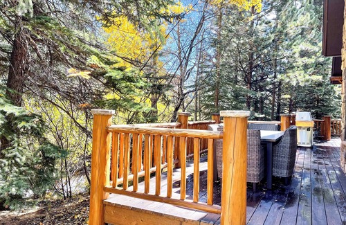 Fall River Estates Cabin | Riverfront Home at the entrance of Rocky Mountain National Park