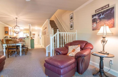 Helen House | Riverfront home within walking distance of Helen