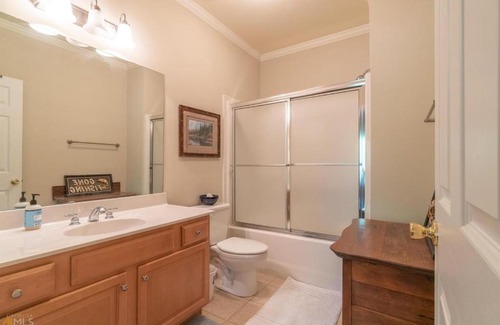 Helen House | Riverfront home within walking distance of Helen