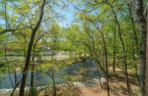 Helen House | Riverfront home within walking distance of Helen