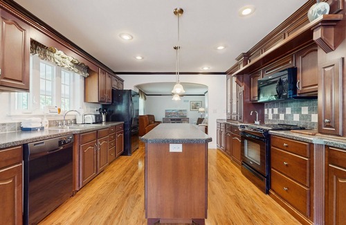 Arlington House | Riverfront house, dog-friendly, mountain views, a/c, porch, deck, gas stove, w/d